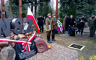 W Olsztynie odsłonięto pomnik upamiętniający żołnierzy Narodowych Sił Zbrojnych. Monument stanął na cmentarzu komunalnym